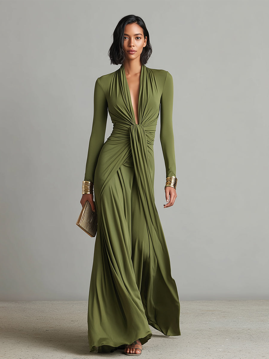 Vestido maxi glamour verde oliva de seda elástica con escote en V profundo y detalles fruncidos