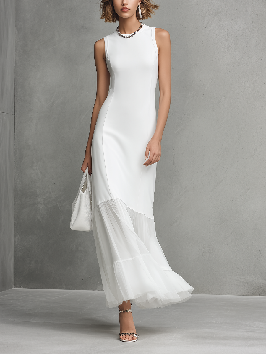Elegante vestido blanco sin mangas de seda de leche con paneles de gasa