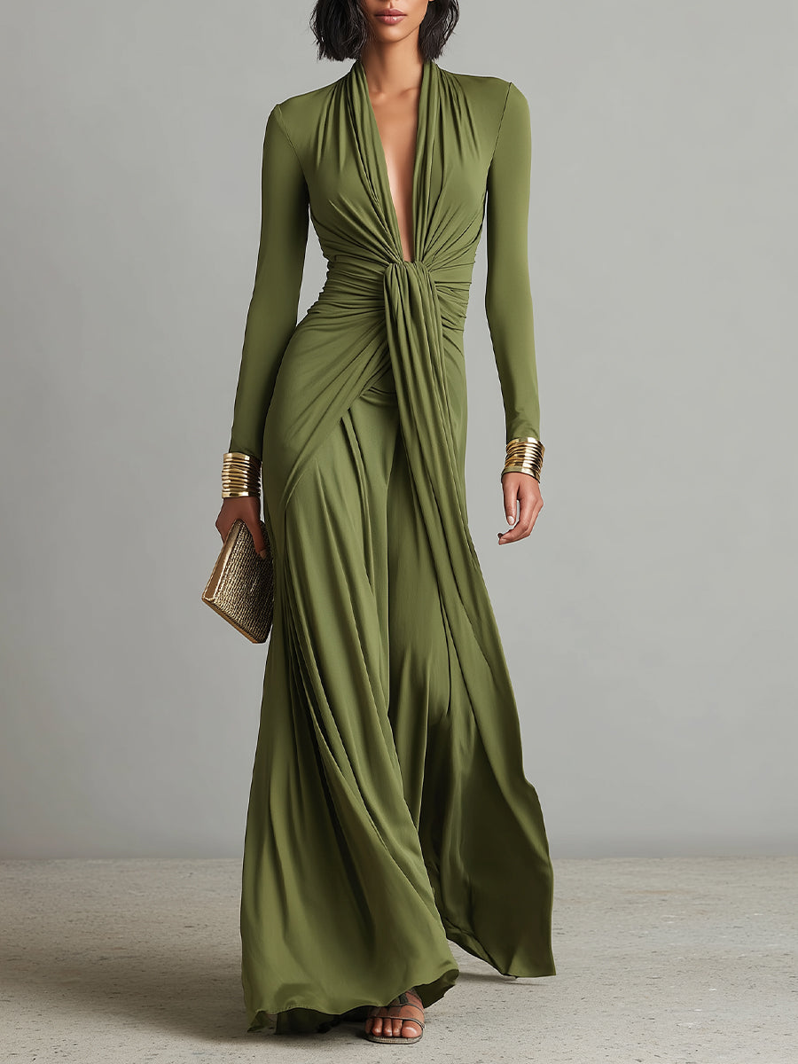 Vestido maxi glamour verde oliva de seda elástica con escote en V profundo y detalles fruncidos