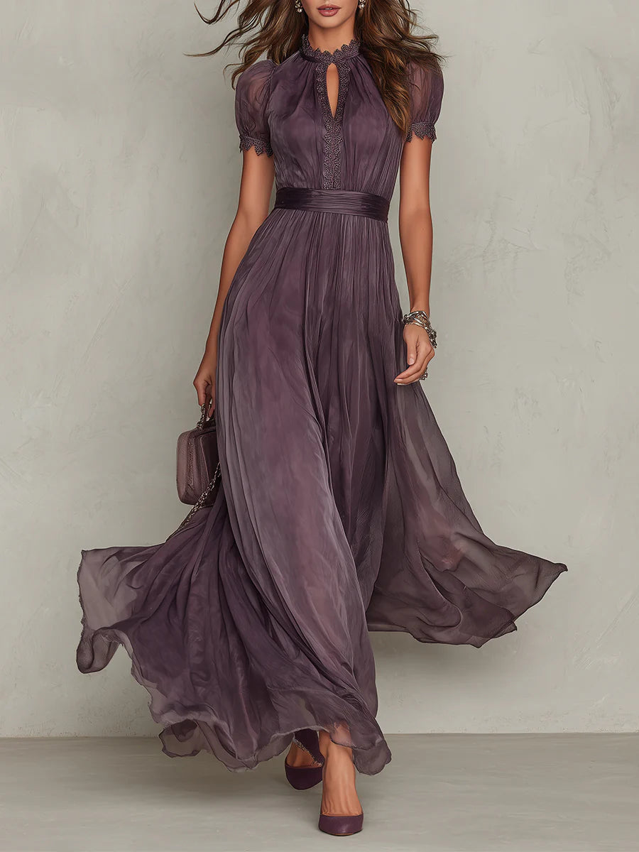Flavia • Vestido largo morado con escote de gota y ribete de encaje en chifón
