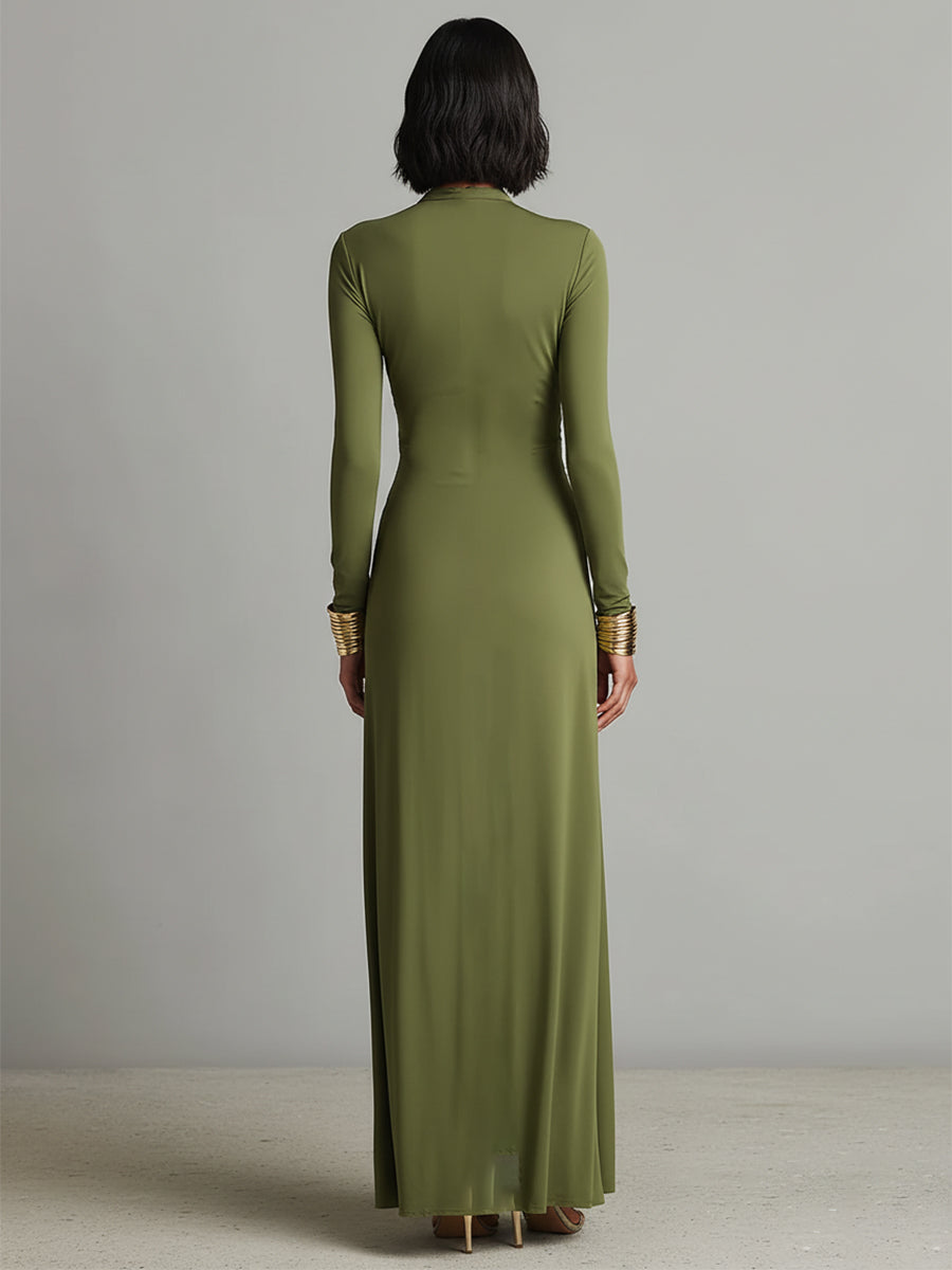 Vestido maxi glamour verde oliva de seda elástica con escote en V profundo y detalles fruncidos