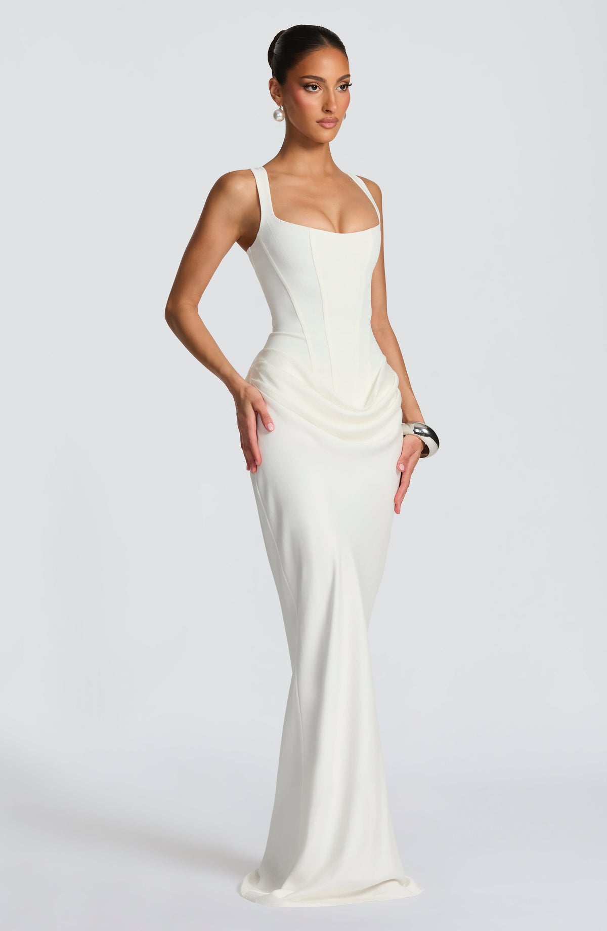 Luna · Vestido largo con escote cuadrado