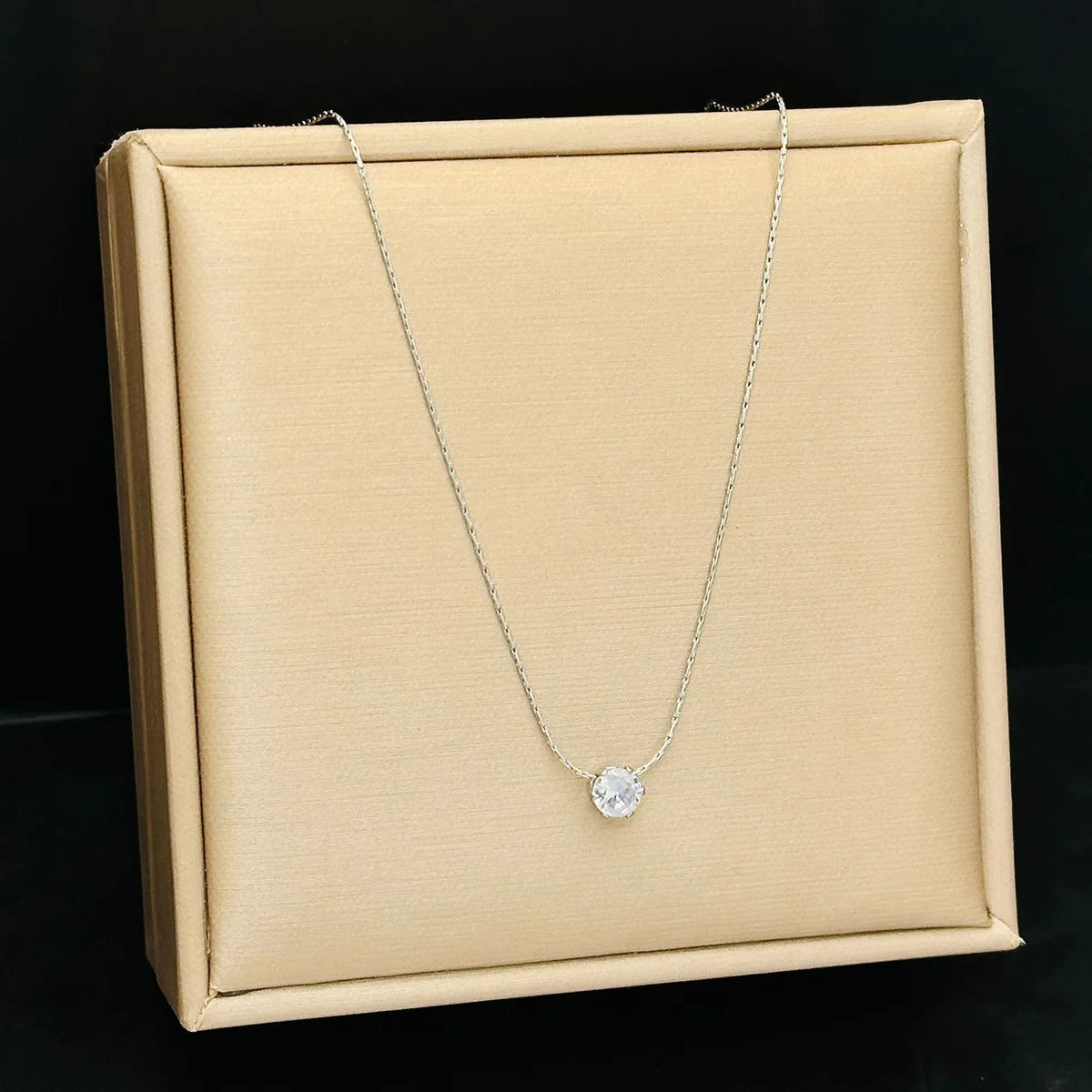 Collar con Piedras de Moissanita